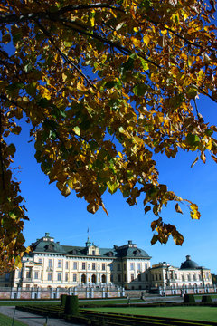 Drottningholms slott p&aring; Lov&ouml;n i Eker&ouml; Kommun.