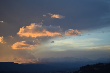 Atardecer en las montañas 