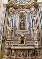Fototapeta na wymiar interior of cathedral in Italy