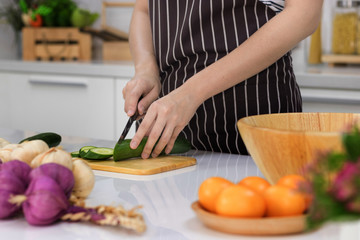 Obraz na płótnie Canvas Healthy food. Woman preparing Sliced tomatoes and vegetables
