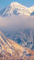 Photo Vertical frame Amazing view of Mount Timpanogos with slopes and peak covered with snow