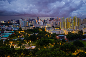 Obraz premium April 2019 Tiong Bahru Park during late afternoon with cloudy sky