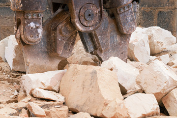 Benna per demolizione con detriti