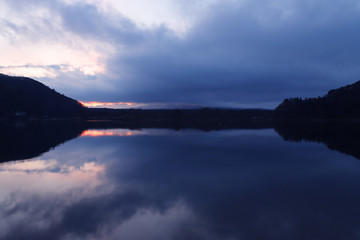 【山梨県 観光名所】早朝の精進湖