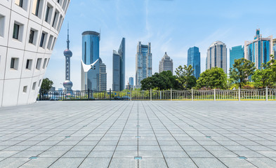 Fototapeta premium Panoramic skyline and buildings with empty square floor.