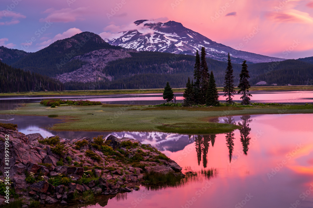 Canvas Prints alpenglow in the mountains - sparks lake - oregon