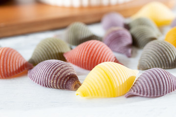 パスタの一種、コンキリエ（conchiglie、イタリアンパスタ）。天然由来の成分で着色してとてもナチュラルできれいな色。