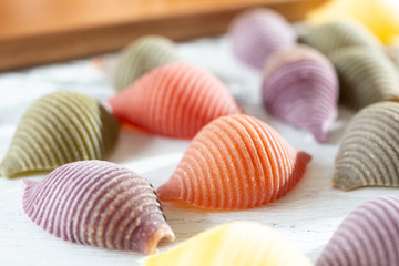パスタの一種、コンキリエ（conchiglie、イタリアンパスタ）。天然由来の成分で着色してとてもナチュラルできれいな色。