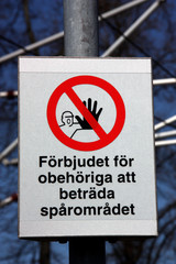 Förbudsskylt vid spårområde