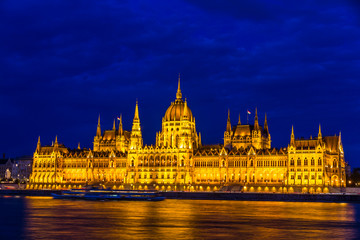 Fototapeta premium Hungarian Parliament Building at night.