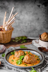 Grilled meatball with curry tomato sauce