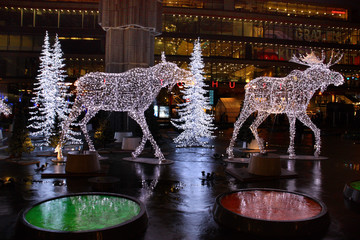 Stockholmsjul.Julbelysning, &auml;lgar och granar vid Sergels torg i Stockholm