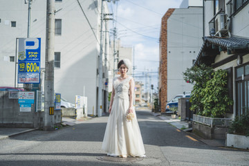 Obraz premium 街角の花嫁