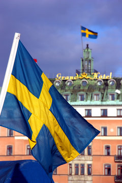 Svenska flagga framför Grand Hotel i Stockholm