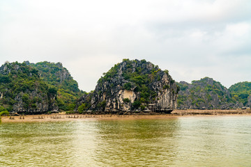 Fototapeta na wymiar Halong Bay, Vietnam