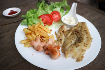 fish steak , catfish steak with French fries and salad