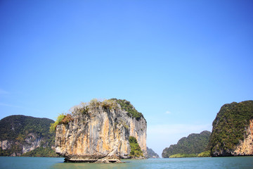 Obraz premium rock in the sea on summer.