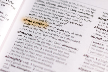 Obraz premium The word or phrase Alma Mater in a dictionary.