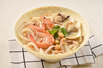 Seafood noodles with shrimp and scallop