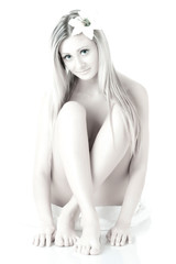 Naklejka premium Beautiful young woman without clothes with a flower