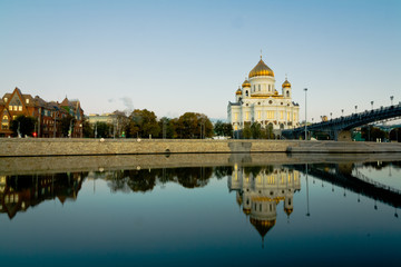 Fototapeta na wymiar calm sunrise over the Cathedral of Christ the Savior. Cityscape with a view on orthodox temple from the bridge Patriarshiy Most