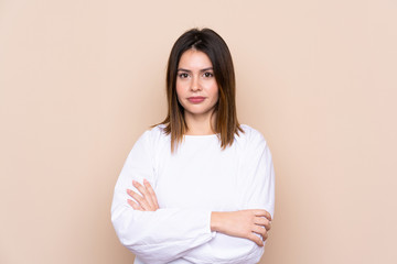 Obraz premium Young woman over isolated background keeping arms crossed