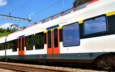 Obraz premium Running train at Lavaux Vineyard Terrace hiking trail, Lavaux-Oron district of Switzerland