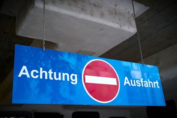 Schild mit der Aufschrift 