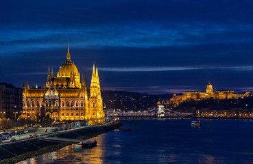Fototapeta na wymiar Budapest during the night, Hungarian parliament (left) and Buda castle (right)
