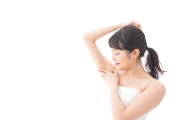 ワキを気にする若い女性