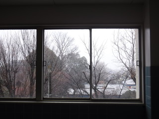 冬の窓  ｰ   Winter Is Out Of Window