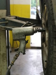 pneumatic screwdriver for tire repairer