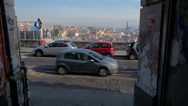 N&aacute;poles. Tr&aacute;fico en Corso Vittorio Emanuele. Campania, Italia, Europa.