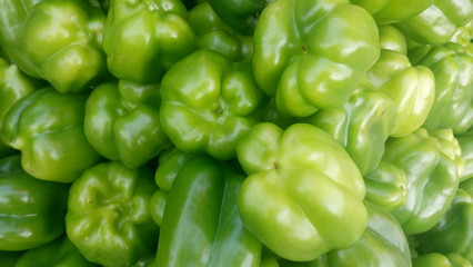 Fototapeta na wymiar FULL FRAME SHOT OF green peppers