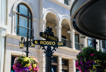 The Rodeo Drive and New Rodeo Drive signs
