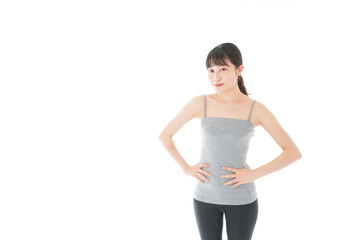 ダイエットをする若い女性