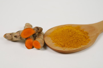 Turmeric powder (turmeric) and turmeric roots isolated on a white background are used as ingredients in turmeric foods. Turmeric helps to strengthen the skin.