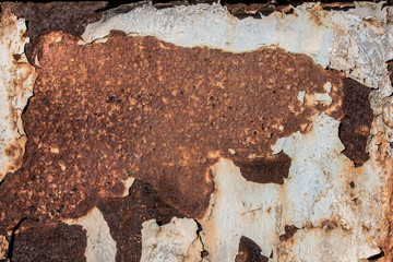 rusty metal plate with traces of white paint, white paint peeling on old rusty metal, rusty white metal background