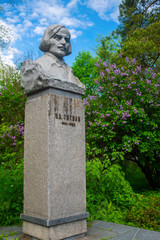 Monument to the writer N. Gogol near the university..