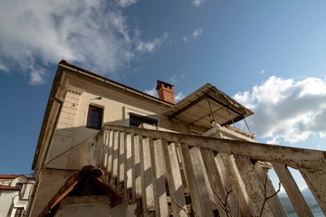 Obraz premium The architecture of the old town. Part of a Renaissance house. Look up. Ohrid, Northern Macedonia.