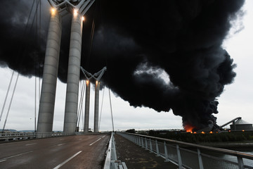 Fumée sur le pont Flaubert