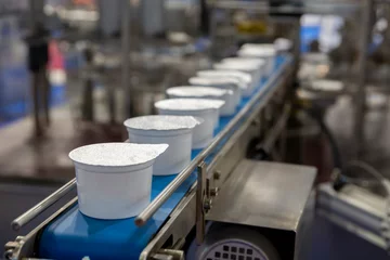 Fotobehang Yogurt production line © Belish