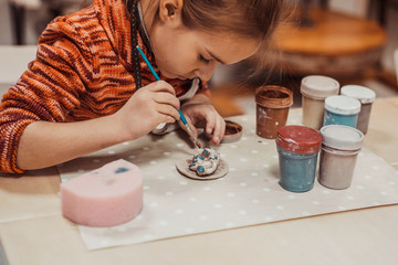 children's hands sculpts clay crafts pottery school