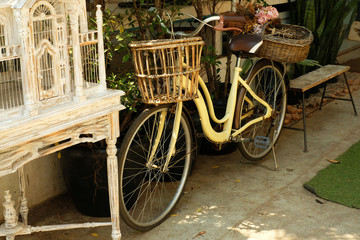 Fototapeta na wymiar Yellow vintage bicycle in a cafe