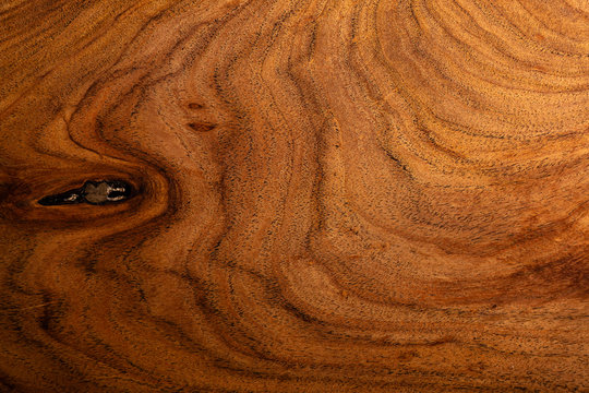 Textura de madera veteada color café.