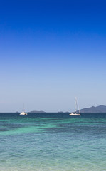 Obraz premium White yachts and blue sky