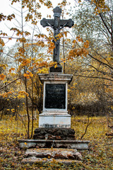 krzyż w lesie © Dariusz Grochal 