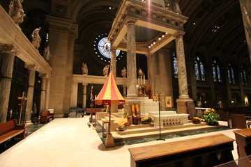 High altar and Baldachin, Saint Mary Basilica © James Reininger