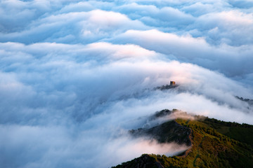 Fototapeta na wymiar The Great Wall of China flowing through the sea of clouds