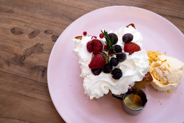 Mixed berry toast with ice cream